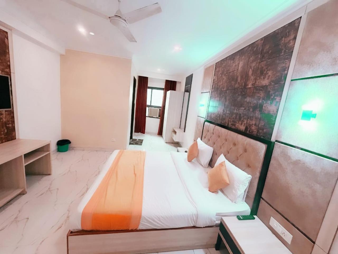 Hotel The Almora By Rs Global Near By Delhi International Airport With - Free Airport Drop Nuova Delhi Esterno foto