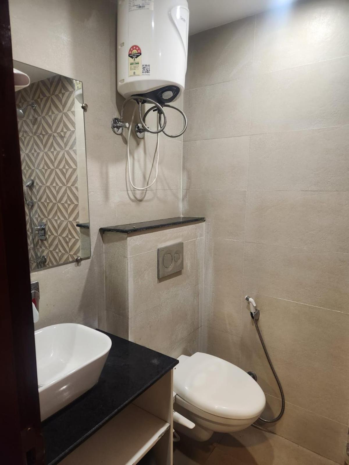 Hotel The Almora By Rs Global Near By Delhi International Airport With - Free Airport Drop Nuova Delhi Esterno foto