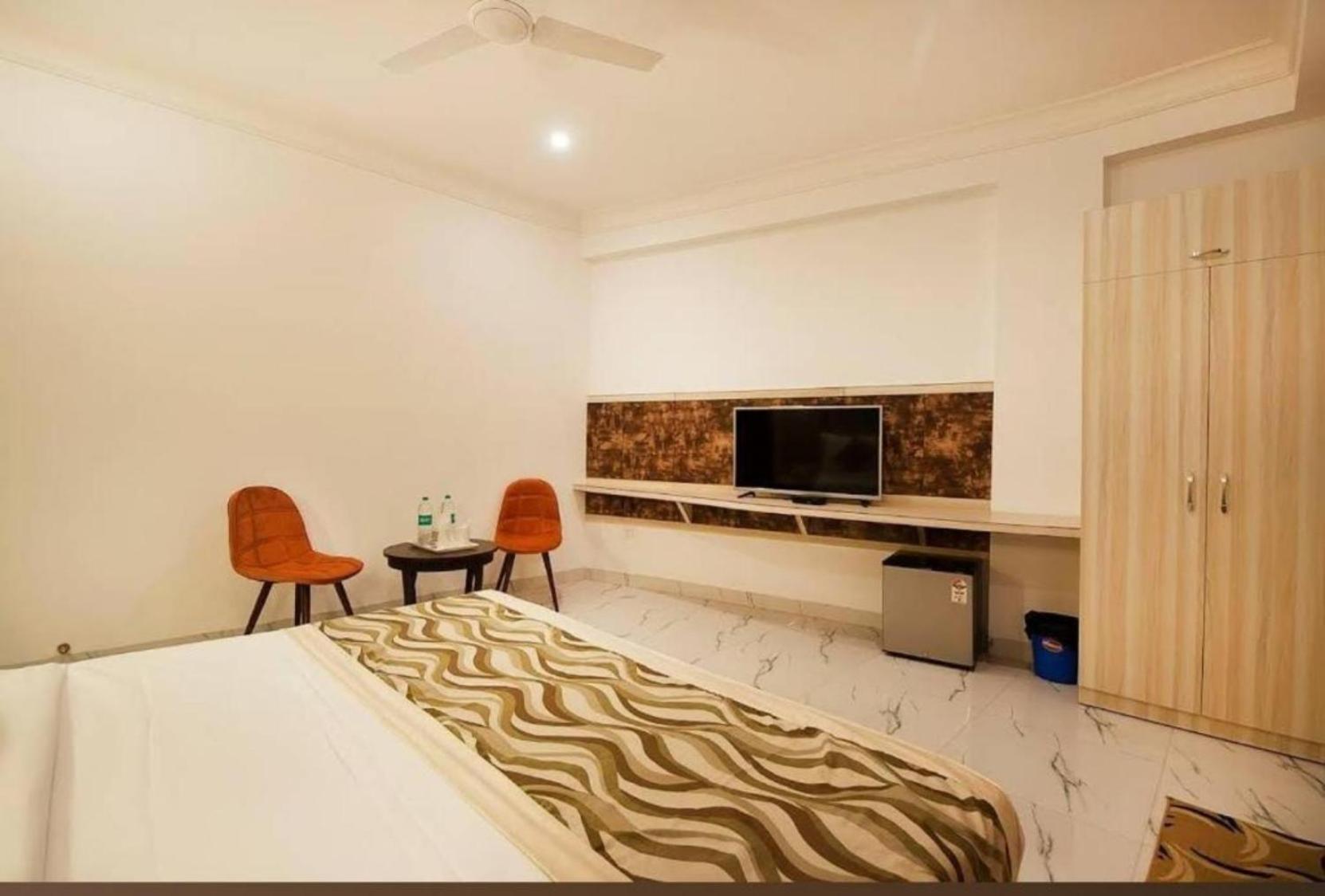Hotel The Almora By Rs Global Near By Delhi International Airport With - Free Airport Drop Nuova Delhi Esterno foto