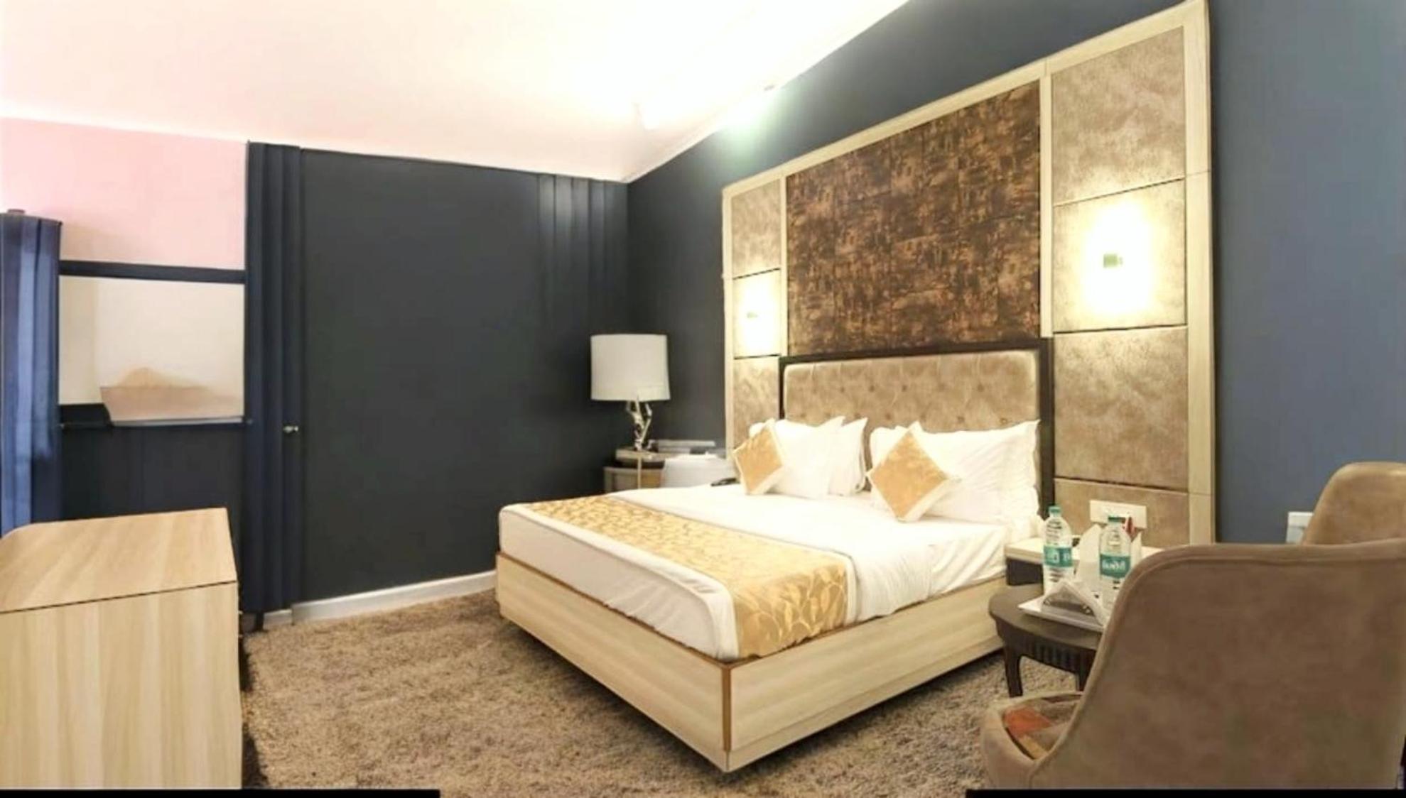 Hotel The Almora By Rs Global Near By Delhi International Airport With - Free Airport Drop Nuova Delhi Esterno foto