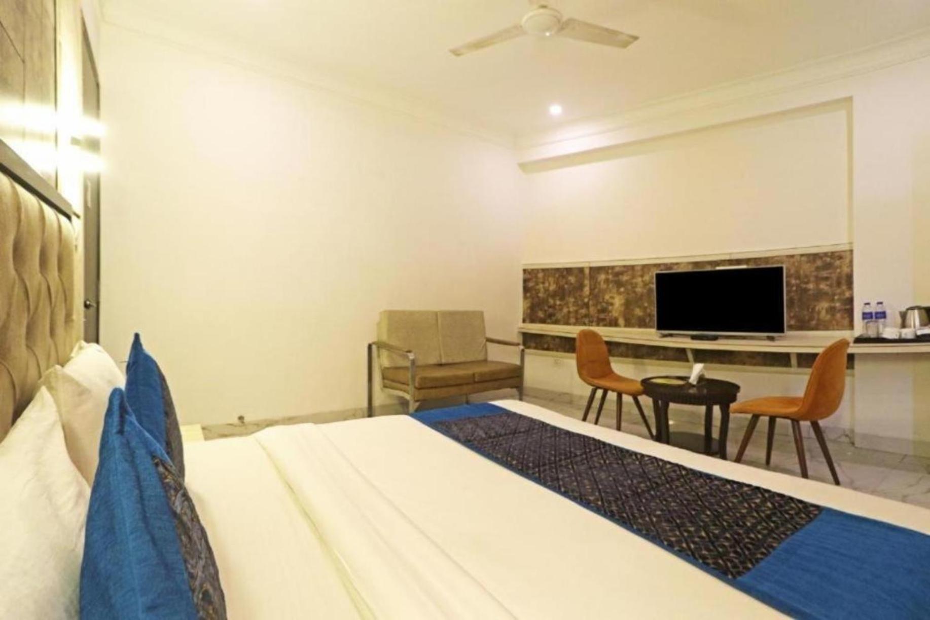 Hotel The Almora By Rs Global Near By Delhi International Airport With - Free Airport Drop Nuova Delhi Esterno foto