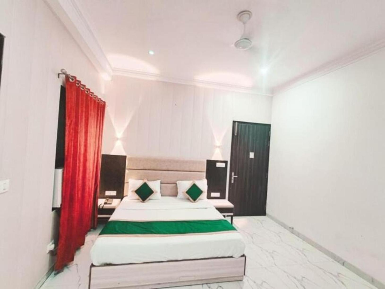 Hotel The Almora By Rs Global Near By Delhi International Airport With - Free Airport Drop Nuova Delhi Esterno foto