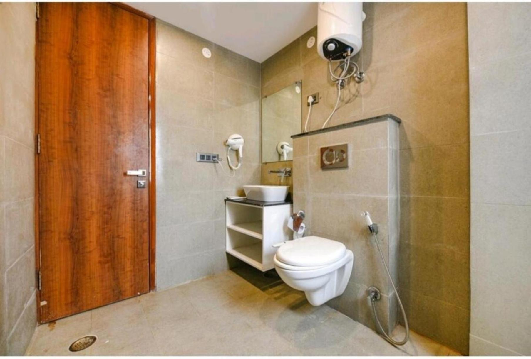 Hotel The Almora By Rs Global Near By Delhi International Airport With - Free Airport Drop Nuova Delhi Esterno foto